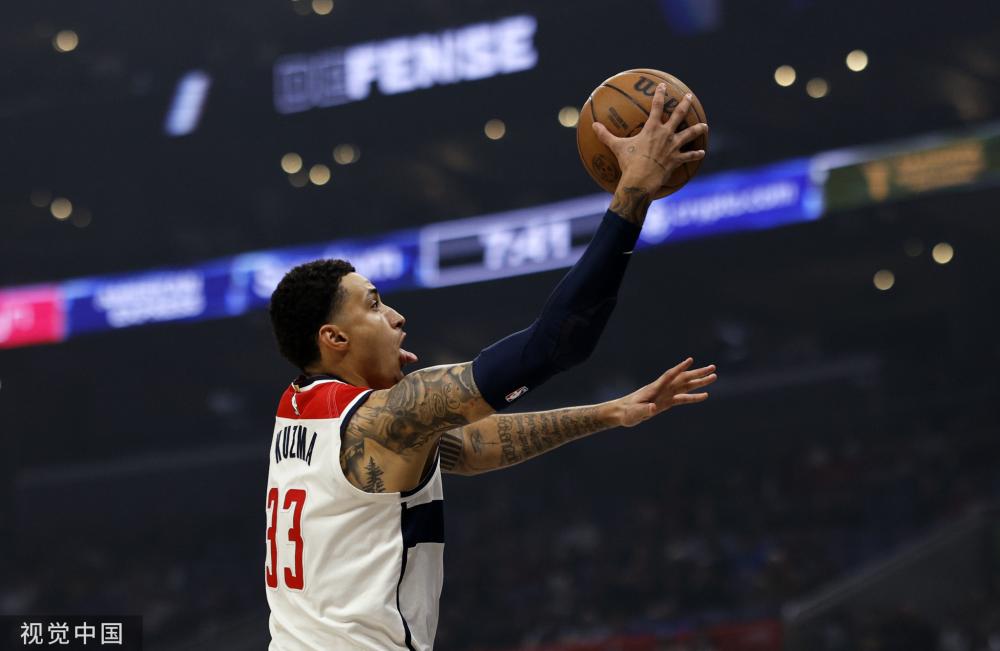 在攻防两端 在攻防两端